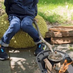 Kikkerland Huckleberry Popcorn Maker - Maak Je Eigen Popcorn - Popcornpan - Kampvuur - Buitenspeelgoed - Buitenspelen - Kamperen -Bo-Camp Verkoop 1200x1200 1220