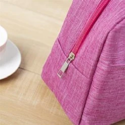 Koeltas - Lunchtas - Volwassenen En Kinderen - Compact & Handig: Zomer - Picknick -School - Lunch - Werk - Klassiek Roze 4 Koeltas - Lunchtas - Volwassenen En Kinderen - Compact & Handig: Zomer - Picknick -School - Lunch - Werk - Klassiek Roze -Bo-Camp Verkoop 1200x1200 1364