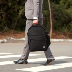 Brisby 4 Laags Geïsoleerde Koeltas Rugzak - 25 Liter - Met Handige Vakken Voor Bestek En Essentials - Waterafstotend Materiaal - Zwart 4 Brisby 4 Laags Geïsoleerde Koeltas Rugzak - 25 Liter - Met Handige Vakken Voor Bestek En Essentials - Waterafstotend Materiaal - Zwart -Bo-Camp Verkoop 1200x1200 1396