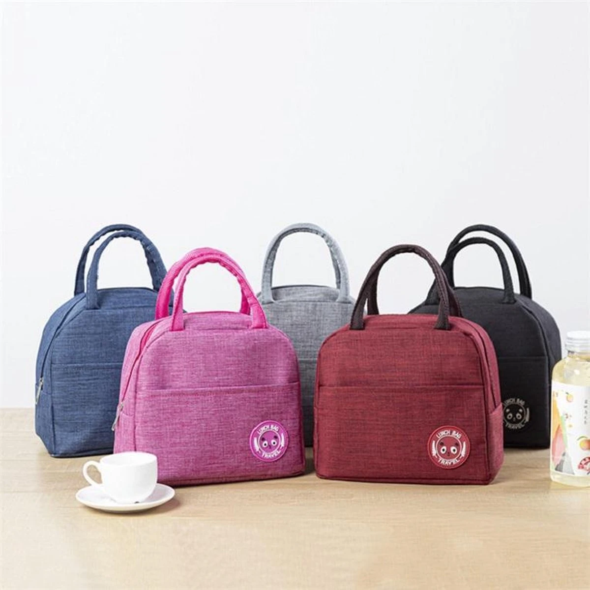 Koeltas - Lunchtas - Volwassenen en kinderen - Compact & Handig: Zomer - Picknick -School - Lunch - Werk - Klassiek Zwart Koeltas - Lunchtas - Volwassenen En Kinderen - Compact & Handig: Zomer - Picknick -School - Lunch - Werk - Klassiek Zwart -Bo-Camp Verkoop 1200x1200 1425