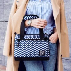 Brisby 4 Laags Geïsoleerde Koeltas - Lunchtas 10 Liter - Zigzag Blauw -Bo-Camp Verkoop 1200x1200 1523