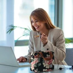 Brisby 4 Laags Geïsoleerde Koeltas - Lunchtas 4 Liter - Bloemetjes 4 Brisby 4 Laags Geïsoleerde Koeltas - Lunchtas 4 Liter - Bloemetjes -Bo-Camp Verkoop 1200x1200 1701