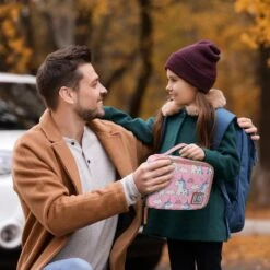 Brisby 4 Laags Geïsoleerde Koeltas - Lunchtas 1.5 Liter - Roze Eenhoorn 2 Brisby 4 Laags Geïsoleerde Koeltas - Lunchtas 1.5 Liter - Roze Eenhoorn -Bo-Camp Verkoop 1200x1200 1753