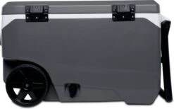Igloo Latitude 90 Roller - Grote Koelbox Op Wielen - 85 Liter - Grijs 2 Igloo Latitude 90 Roller - Grote Koelbox Op Wielen - 85 Liter - Grijs -Bo-Camp Verkoop 1200x749 4