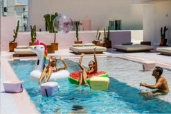 Merkloos Polarbox - Koelbox - Met Schouderband - Paars - 12 Liter - 40x26x(H)23cm 3 Merkloos Polarbox - Koelbox - Met Schouderband - Paars - 12 Liter - 40x26x(H)23cm -Bo-Camp Verkoop 1200x798 24