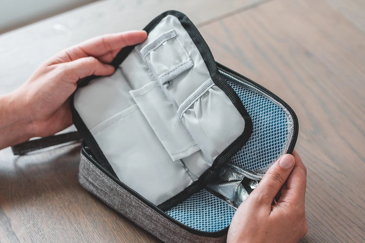 Smart Cool'R Diabetes tas - Diabetes Etui - Insuline Koeltas - Insuline Etui - Diabetes Tasje - Medische Koeltas voor Insulinespuit met 2 Ice Packs voor optimale temperatuur Smart Cool'R Diabetes Tas - Diabetes Etui - Insuline Koeltas - Insuline Etui - Diabetes Tasje - Medische Koeltas Voor Insulinespuit Met 2 Ice Packs Voor Optimale Temperatuur -Bo-Camp Verkoop 1200x800 182