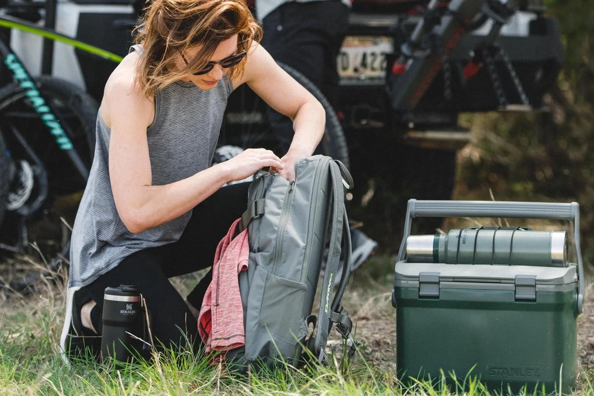 Stanley The Easy Carry Outdoor Cooler 15,1L - Koelbox - Green Stanley The Easy Carry Outdoor Cooler 15,1L - Koelbox - Green -Bo-Camp Verkoop 1200x800 196