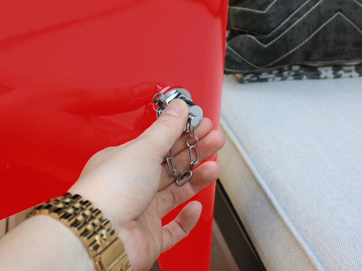 AXI Retro Cooler Rood - Koeler met wielen - 76L inhoud - Koelbox met aftapkraan AXI Retro Cooler Rood - Koeler Met Wielen - 76L Inhoud - Koelbox Met Aftapkraan -Bo-Camp Verkoop 1200x900 76