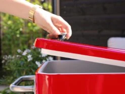 AXI Retro Cooler Rood - Koeler Met Wielen - 76L Inhoud - Koelbox Met Aftapkraan 9 AXI Retro Cooler Rood - Koeler Met Wielen - 76L Inhoud - Koelbox Met Aftapkraan -Bo-Camp Verkoop 1200x900 79