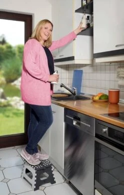 WENKO Secura Opklapbaar Krukje, Belastbaar Tot 350 Kg -Bo-Camp Verkoop 763x1200 1