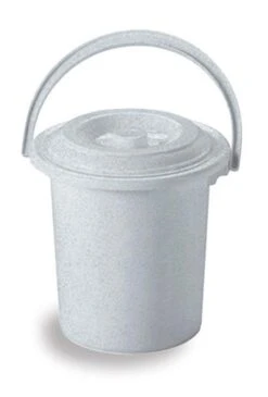 Curver Camping Toiletemmer - Met Deksel - 5 L - Ø 23,5 Cm - Lichtgrijs 3 Curver Camping Toiletemmer - Met Deksel - 5 L - Ø 23,5 Cm - Lichtgrijs -Bo-Camp Verkoop 812x1200 1