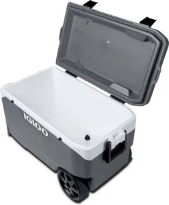 Igloo Latitude 90 Roller - Grote Koelbox Op Wielen - 85 Liter - Grijs 11 Igloo Latitude 90 Roller - Grote Koelbox Op Wielen - 85 Liter - Grijs -Bo-Camp Verkoop 988x1200 3